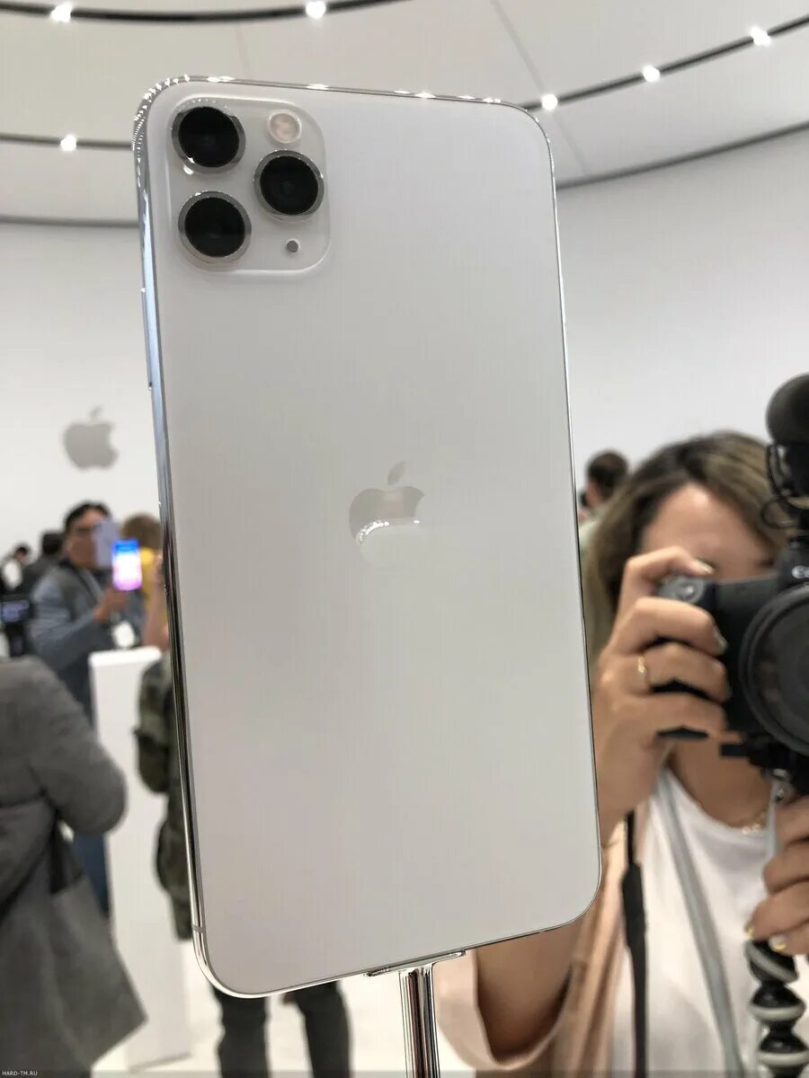 Покажи фотку айфона. Iphone 11 Pro. Камера в айфон 11 Pro Макс. Iphone 11 Pro Max фронтальная камера. Iphone 11 Pro Max селфи камера.