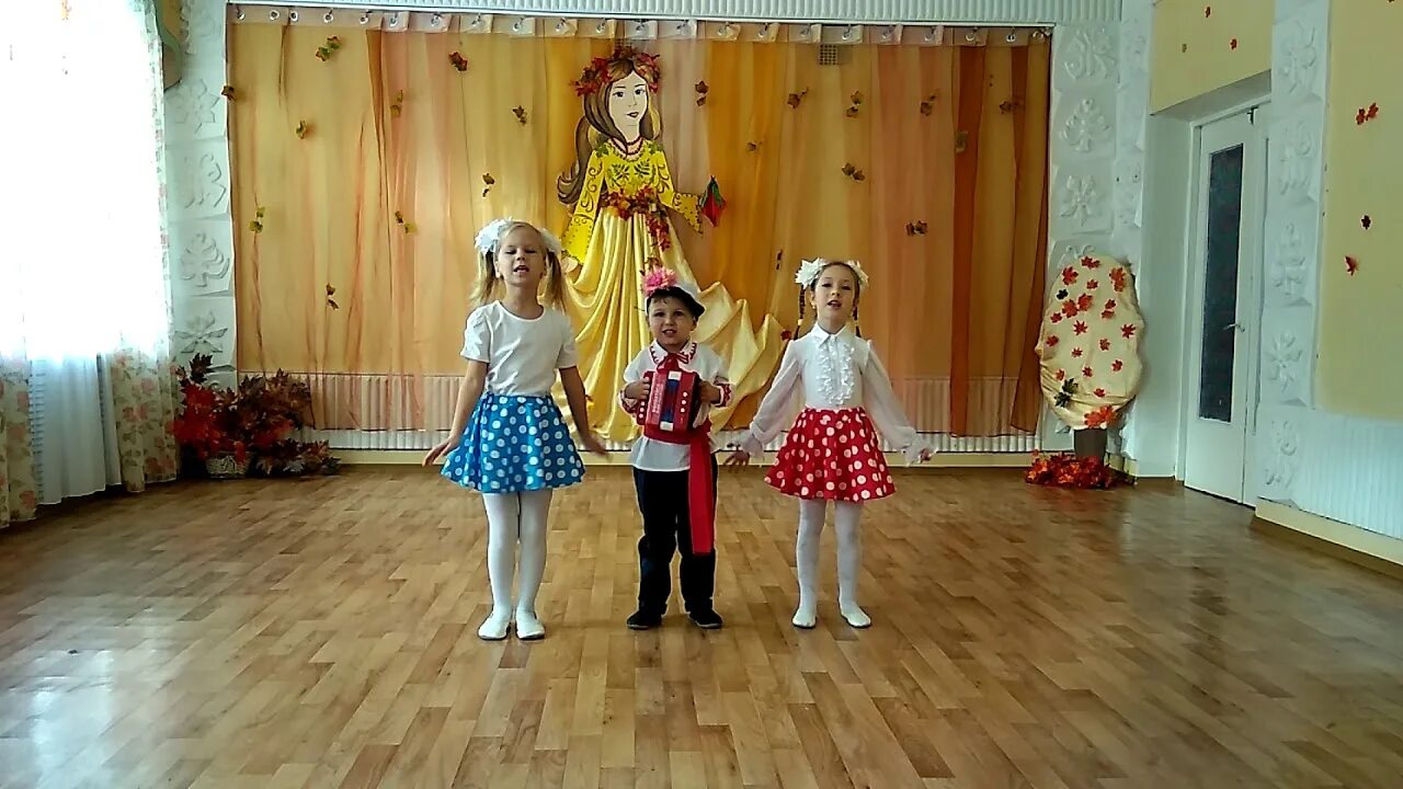 Видео танец ох, сережка со стульчиками для детей. Танцует сережка. Танец сережка в детском саду. Танец ой как ты мне нравишься в детском саду видео. Видео танец ох, сережка со стульчиками для детей.
