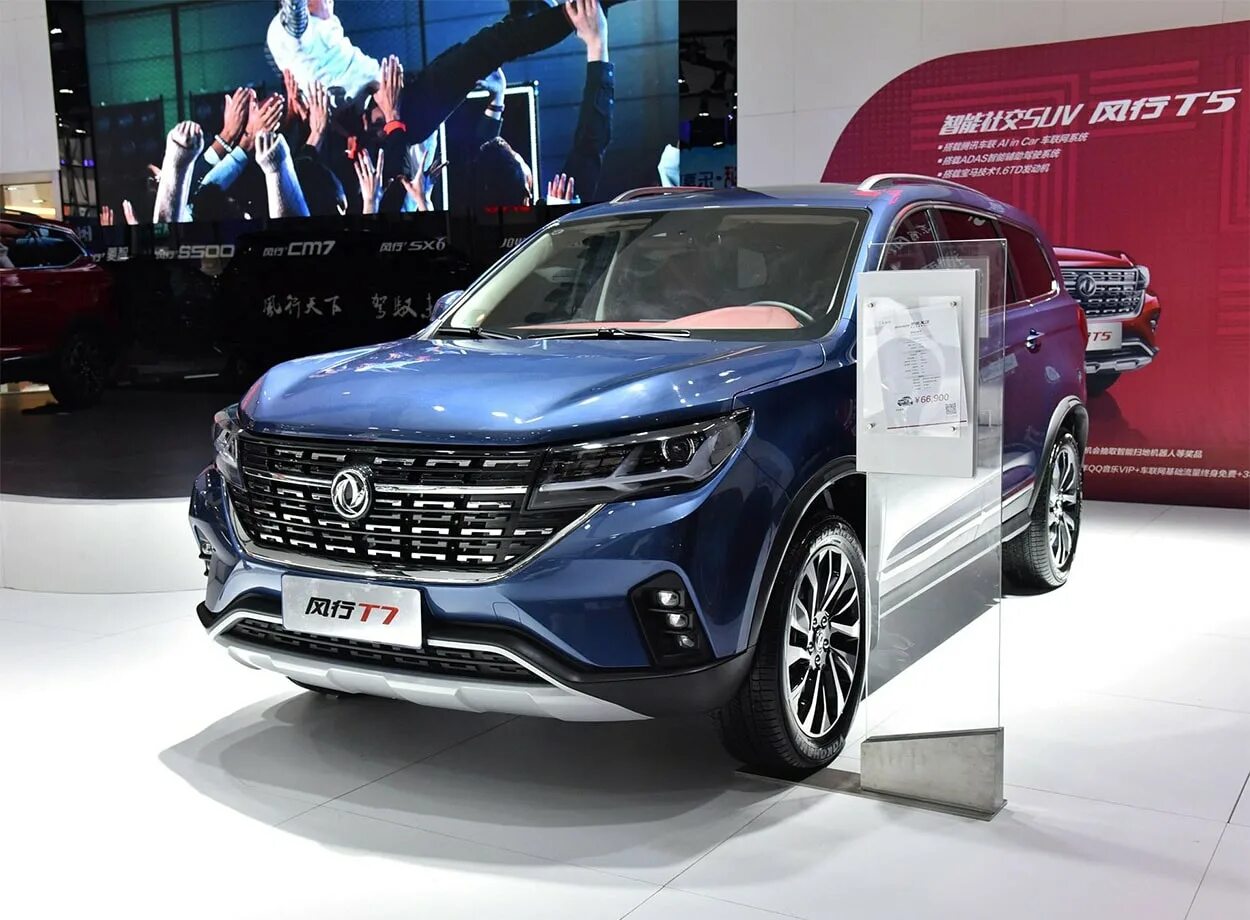 Лучшие китайские кроссоверы в 2024 году. Dongfeng t7. Новые китайские кроссоверы 2023. Китайский кроссовер Донг Фенг. Китайский Донг Фенг 2023.