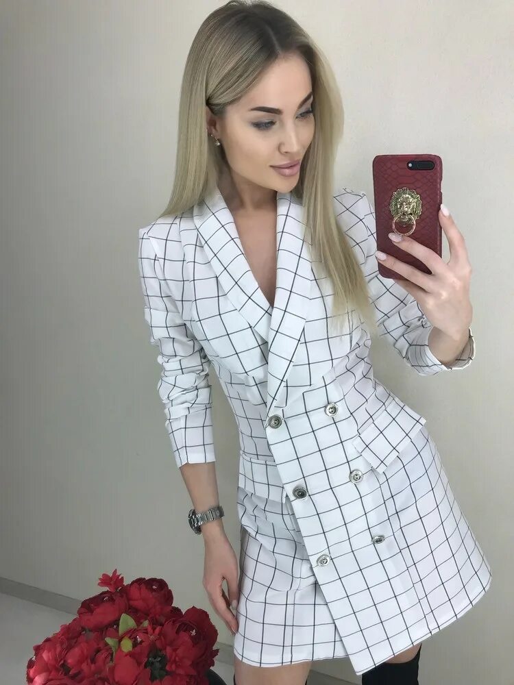 Красное клетчатое платье. Клетчатый пиджак с платьем. Платье пиджак в клетку. Платье в клетку. Клетчатый пиджак с платьем.