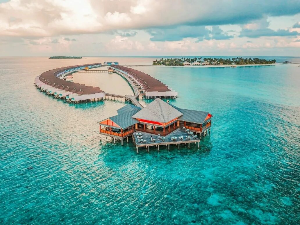 Туры цена 2023. The Standard Huruvalhi Maldives 5. Мальдивы остров Huruvalhi. Атолл Раа Мальдивы. Эмеральд Мальдивы.