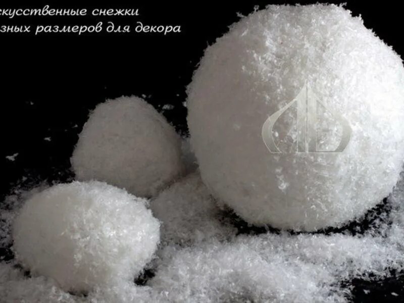 искусственный снег с водой. игрушки с искусственным снегом. искусственный снег горки. искусственный снег. снег искусственный для декорирования.