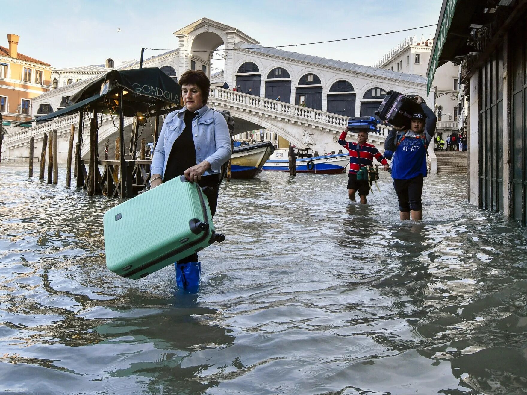 Где затапливает город. Прилив в Венеции. Венеция 2020 потоп. Наводнение в Венеции 2019. Высокие наводнения.