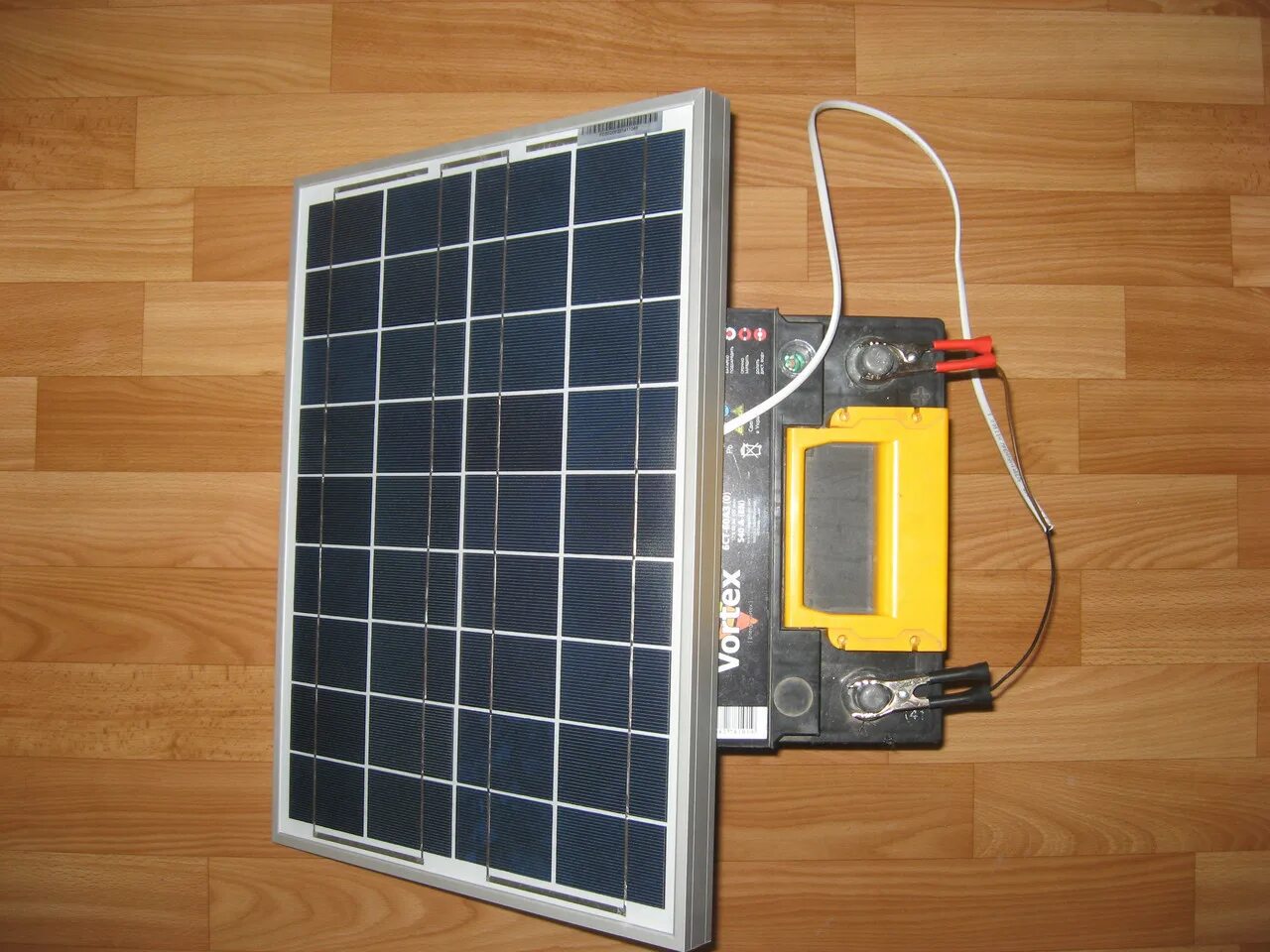 Аккумулятор для солнечных батарей 12. Солнечная батарея для зарядки автомобильного аккумулятора 12 вольт. Солнечная панель 1000 Вт 220 вольт. Солнечная батарея 5 вольт 15 ватт. Солнечная панель 12 вольт.