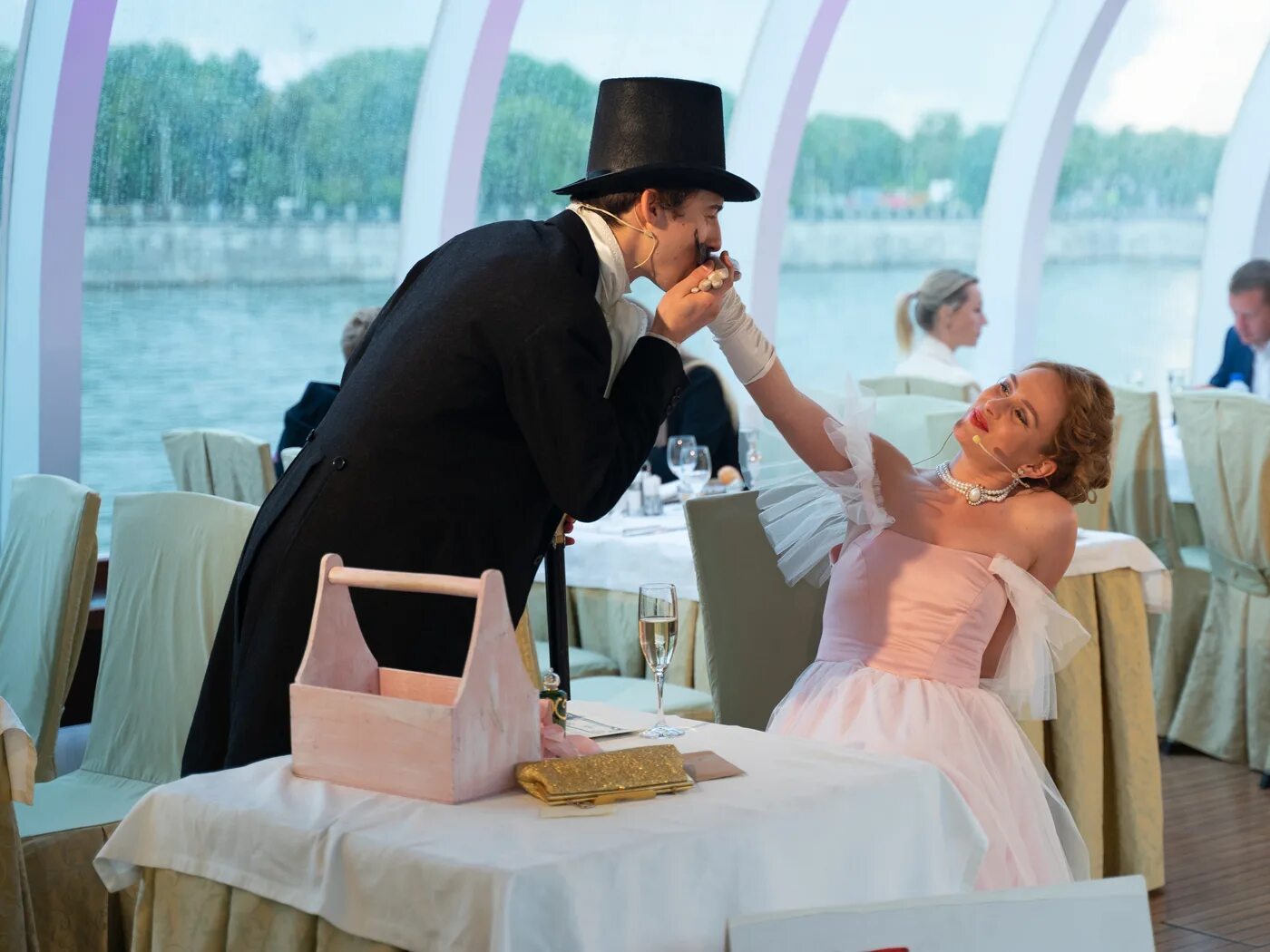 Круиз актера. Опасный круиз ратников. Круиз актера. Круиз актера. Круиз актера.