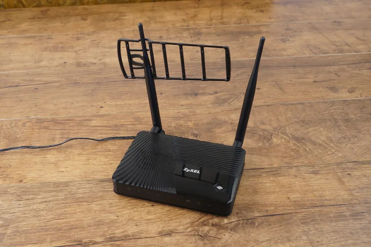 Усилить сигнал wi. Антенна bas-2002 WIFI Ladder. Усилитель WIFI сигнала для роутера. Wi-Fi роутер с выносной антенной. Насадка на антенну WIFI роутера.