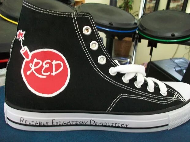 Талисман колдуньи 2 конверсы. Талисман колдуньи песня. Мемы про конверсы. Амулет ведьмы. Талисман колдуньи 2 конверсы.