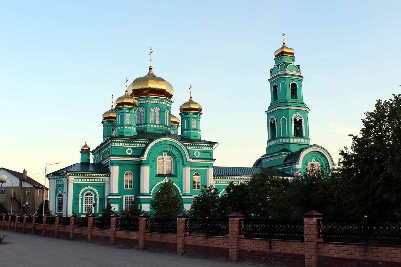 Троицкий храм Ровеньки Белгородская область. Троицкий храм в Ровеньках Белгородской. Святого белгородская область