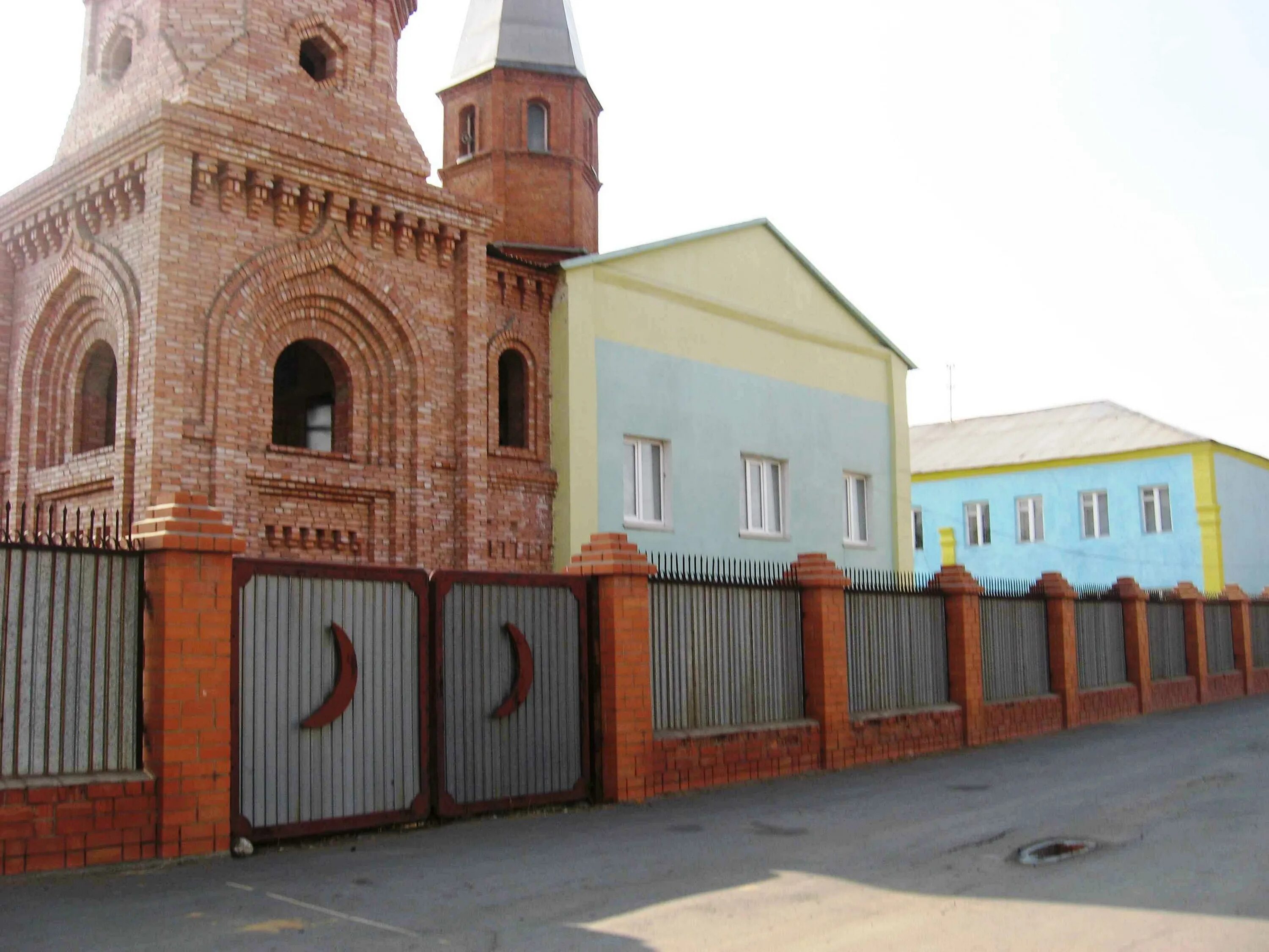 Центральная соборная мечеть оренбург. Фото орской мечети со всех сторон. Мечеть орск. Соборная мечеть орск. Лучшие снимки орской мечети.