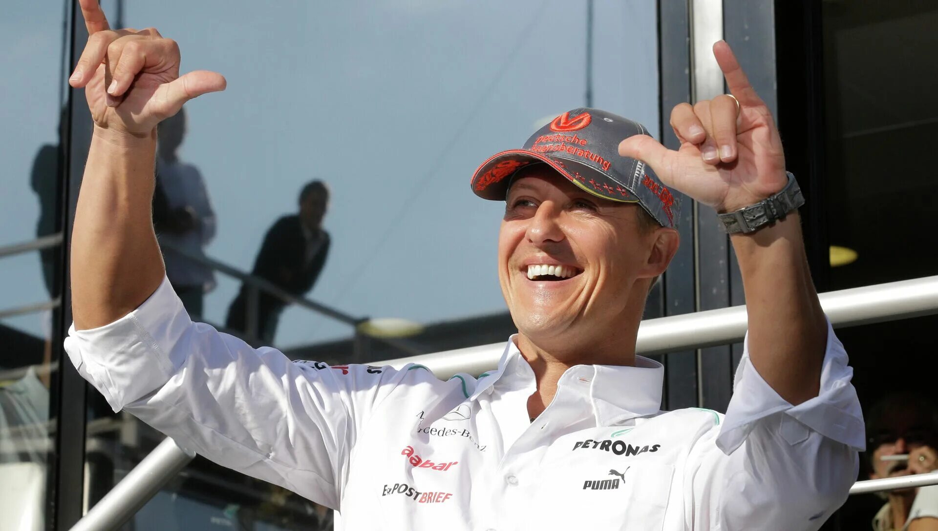 Шумахер михаэль фото в больнице. Михаэль шумахер фото 2021. Schumacher s career listening. Михаэль шумахер. Михаэль шумахер фото.