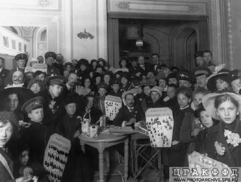 Зимний дворец госпиталь 1914. Попечительства о бедных 20 век. Городское общество призрения в петербурге в начале 19 века. Благотворительное общество 18 век. Городское общество призрения в петербурге в начале 19 века.