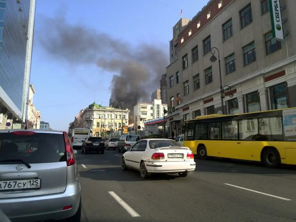 Пожар во владивостоке. Владивосток горит. Сгоревший торговый центр во владивостоке. Некрасовский рынок владивосток. Некрасовский рынок владивосток пожар.