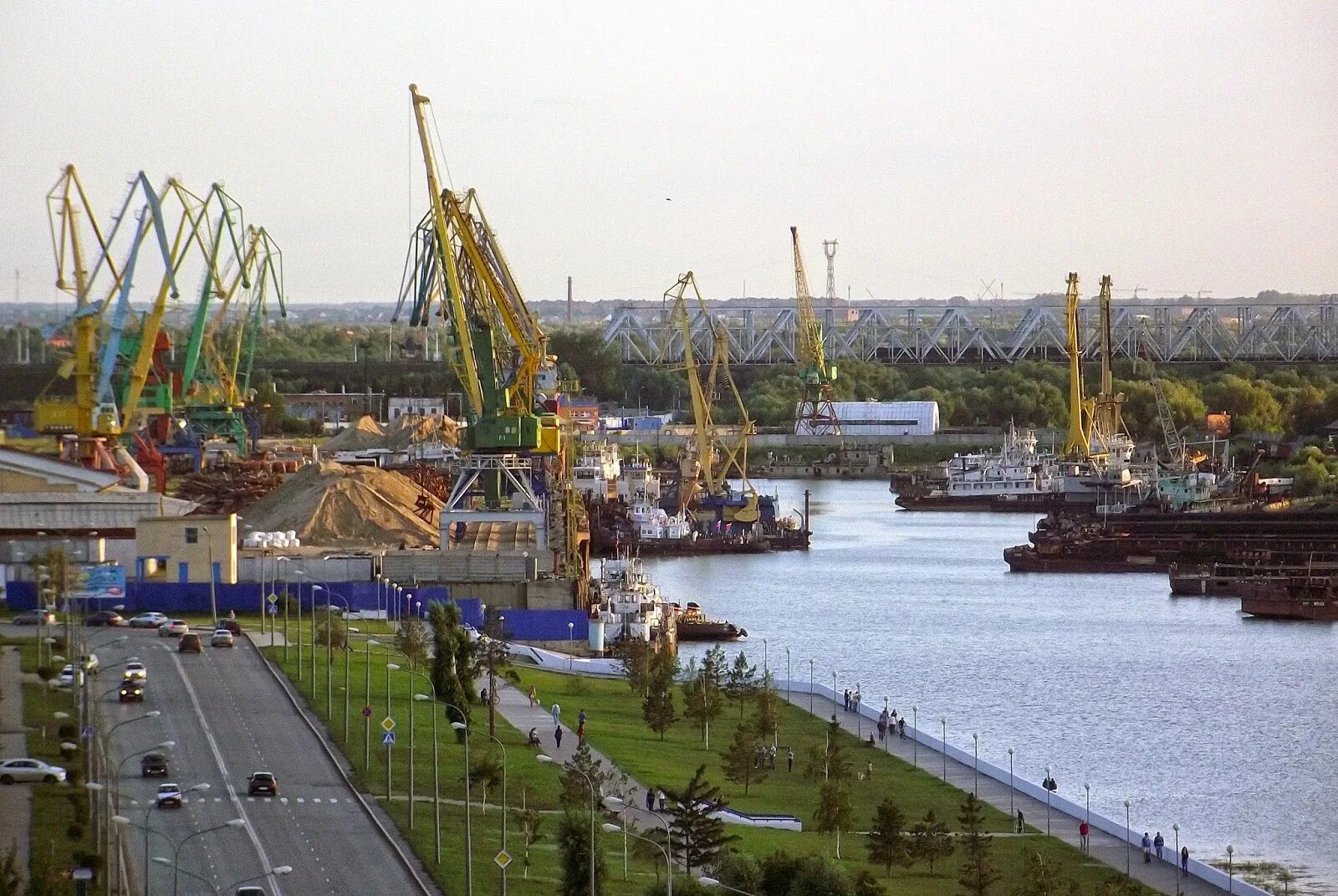 Речной город порт. Омск морской порт. ОАО Омский Речной порт. Грузовой порт Омск. Краны Омский Речной порт.