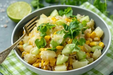 Ананас с огурцами и курицей