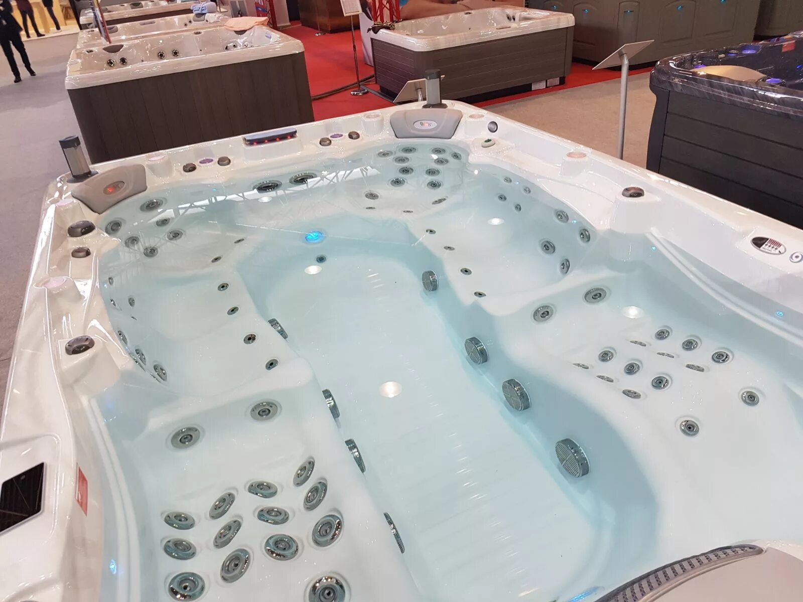Ванна jacuzzi ingrid. Ванна victory. Victory spa джакузи управление. Джакузи фитнес хаус. Джакузи обычные.