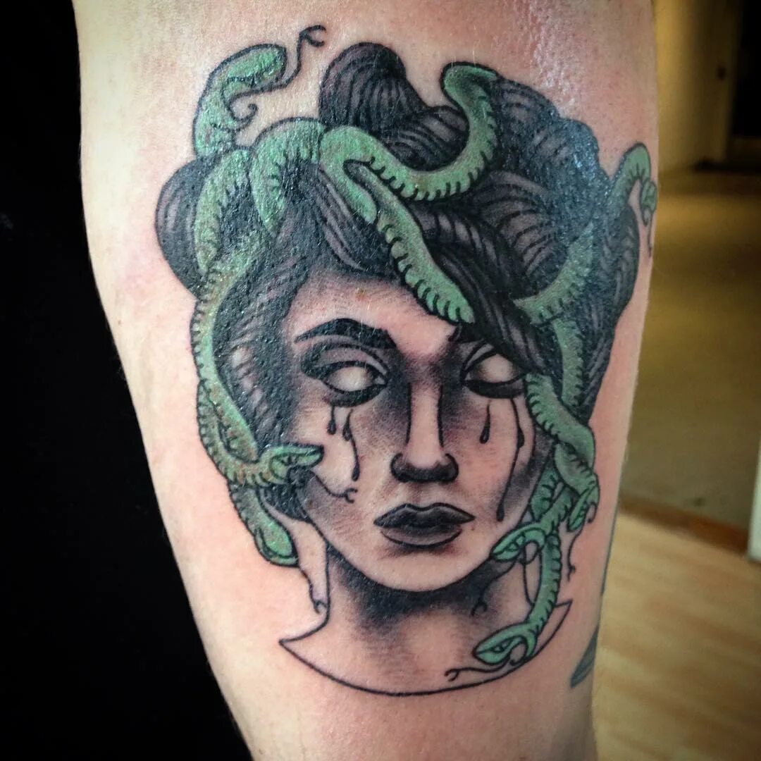 Что означает тату горгона. Что означает тату горгона. Медуза горгона тату. Медуза горгона реализм. Медуза горгона tattoo.