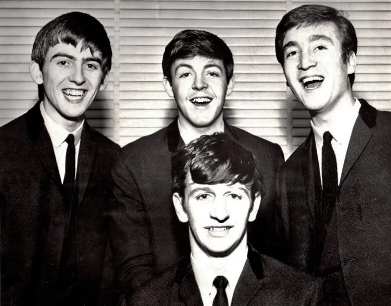 The beatles 1963. With the beatles 1963. The beatles 1963 на сцене. The beatles в 1963 году. Битлз 1963г.