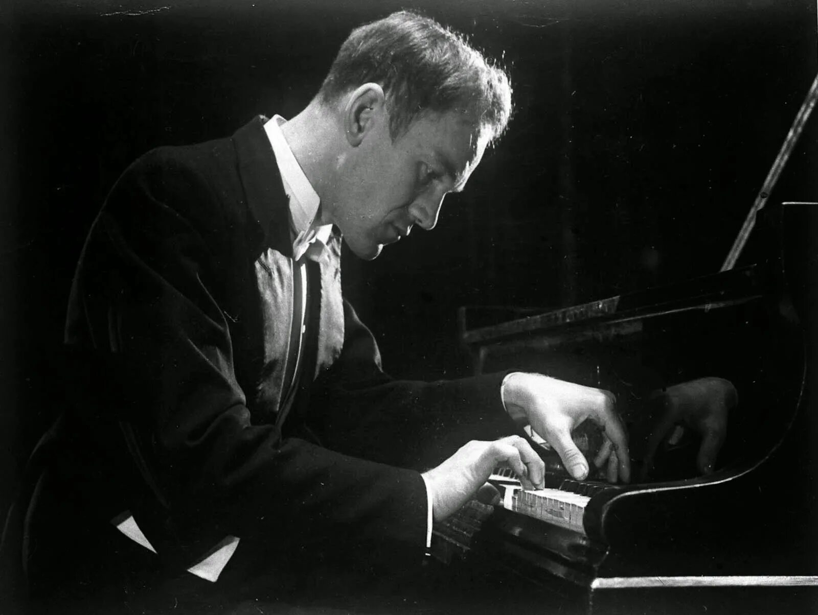 Рихтер пианист. Святослав рихтер антонова. Доктор рихтер сериал 2 сезон. Гениальный рихтер однажды сказал хорошая музыка. Гениальный рихтер однажды сказал хорошая музыка.