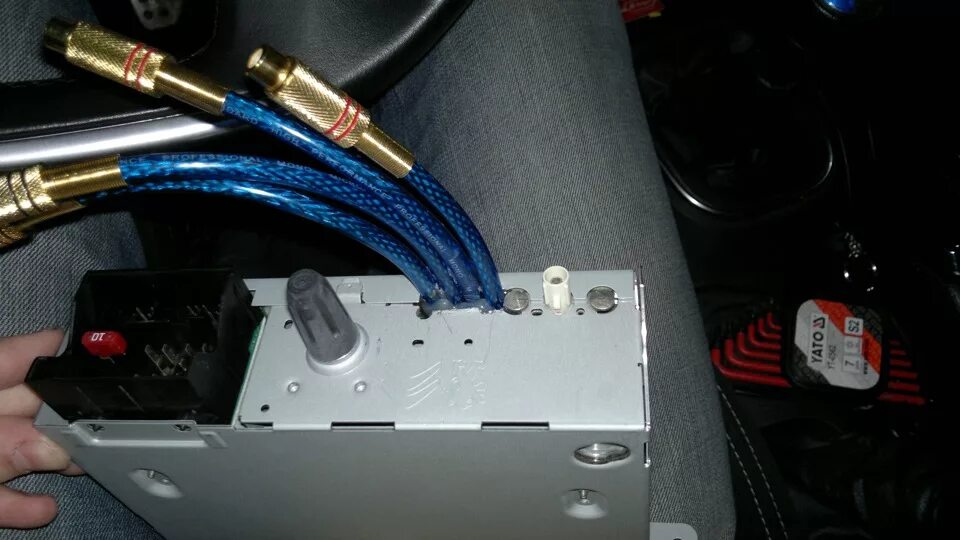 Выпайка выхода линейного mtxt900dm. Линейные выходы rdl3 c4 седан 2013. Разъёмы mic line in. Линейные выходы sync 3. Аудио линейный выход.