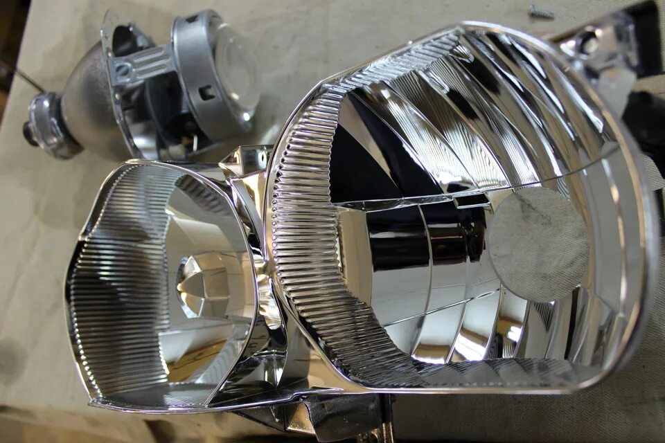 Отдельный отражатель ближнего света под пластиковое стекло. Рефлектор ближнего света hella. Рефлектор ближнего света hella. Отражатель ближнего света. Отражатель ближнего света epica.