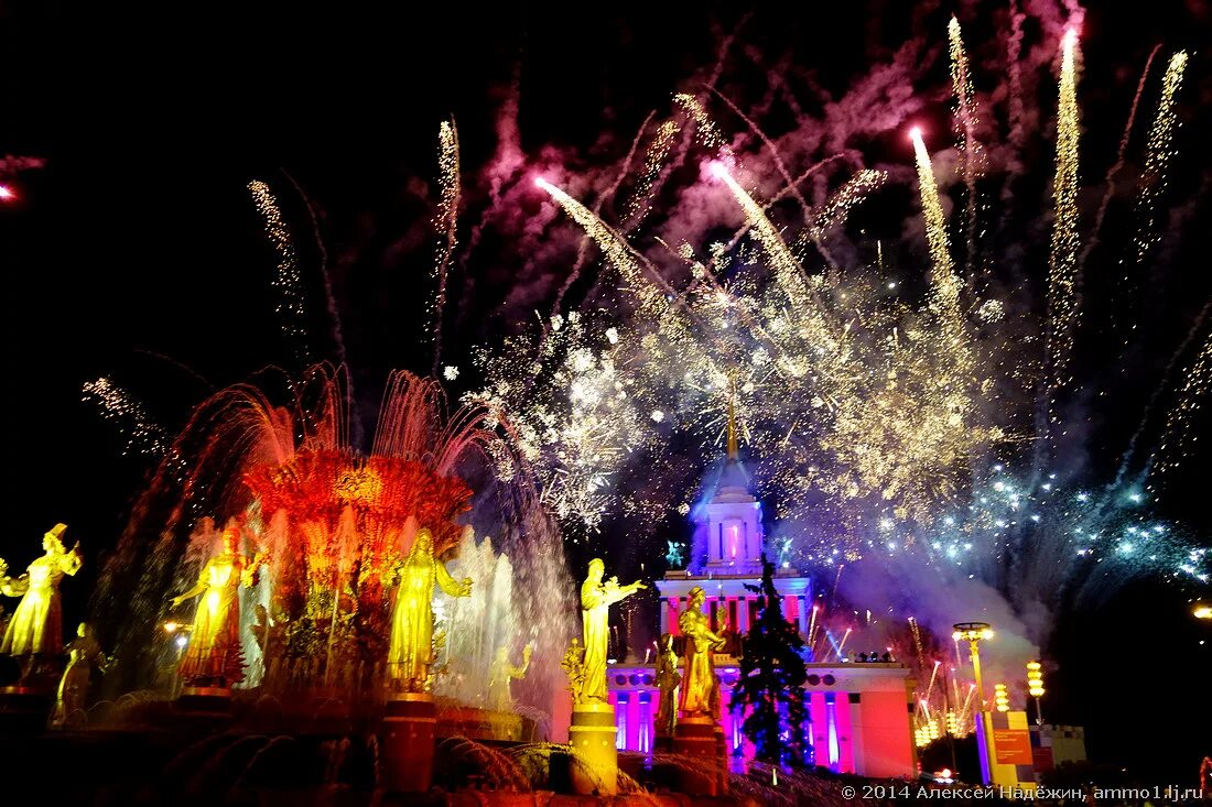 фото светятся фейерверк чита. новогодний каток на вднх 2022. каток вднх 2022-2023. каток вднх. каток вднх, москва.