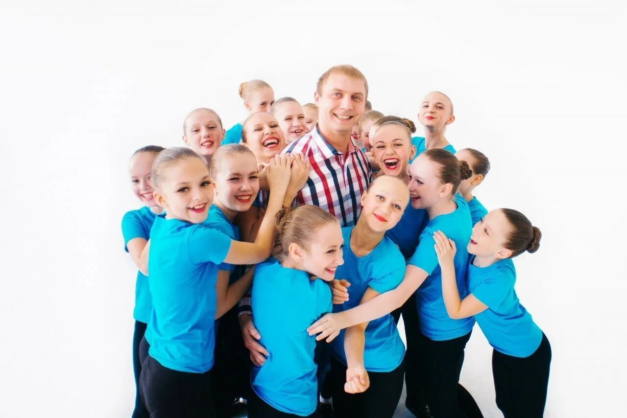 Я в семейном и детском коллективе. Группа детей. Улыбка ребенка. Дружный школьный коллектив. Я в семейном и детском коллективе.