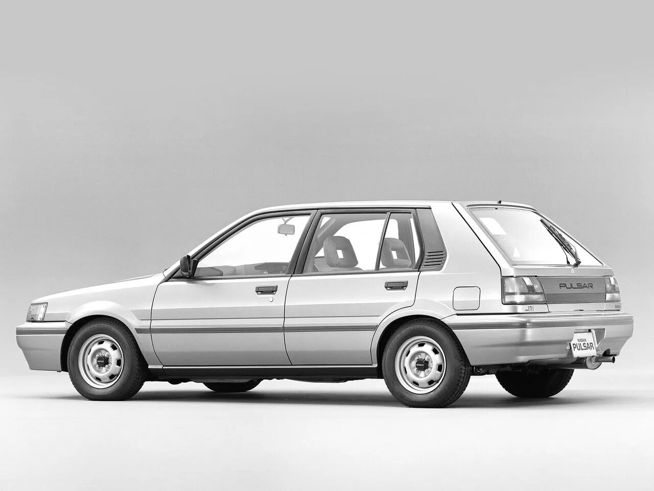 Хэтчбек 13. Nissan Pulsar 1986. Nissan Pulsar 1989. Nissan Sunny 1986 хэтчбек. Nissan Pulsar с13.