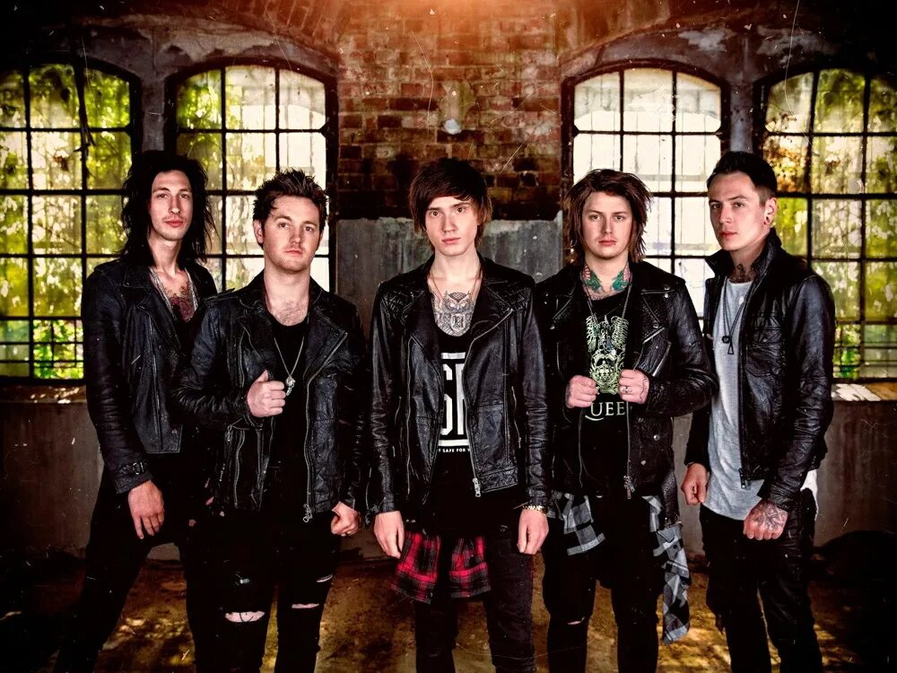 Группа asking alexandria. Asking alexandria 2006. Asking alexandria i was. Denis stoff на сцене. Группа аскингс александрия.