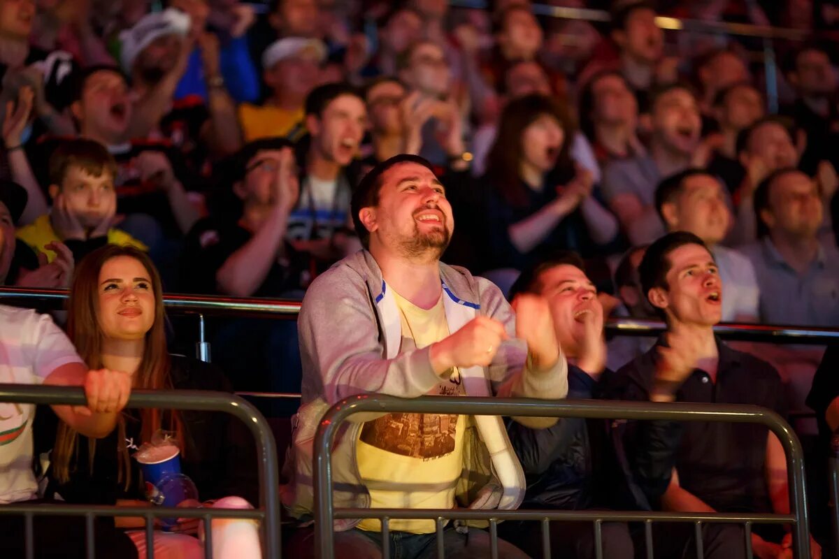 зрители в студии. шоу студия зрители. зритель шоу. шоу зрители фон. зрители на ток шоу.