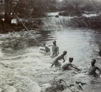 newloverofbeauty:Bathers in the stream, Military Academy of Sweden (1910s)Ö...