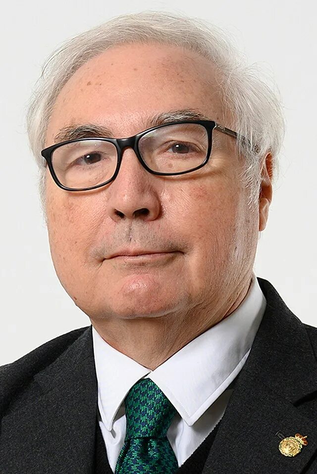 М кастельс информационное общество. Мануэль кастельс. социолог м.кастельс. фреймирование кастельс. мануэль кастельс фото.