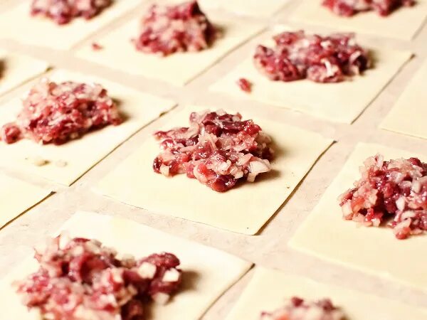 Сочный фарш для мантов. Фарш для мантов. мясо для мантов. фарш рубленый на манты.