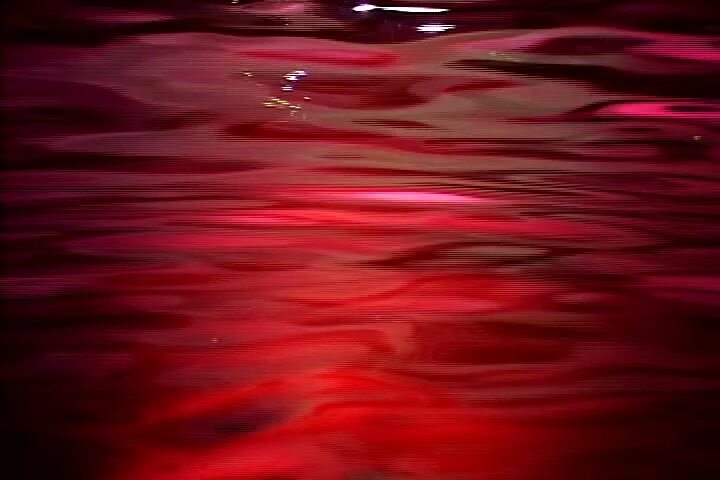Красная вода. Бордовая вода. Вода с красным оттенком. Красный фон вода.