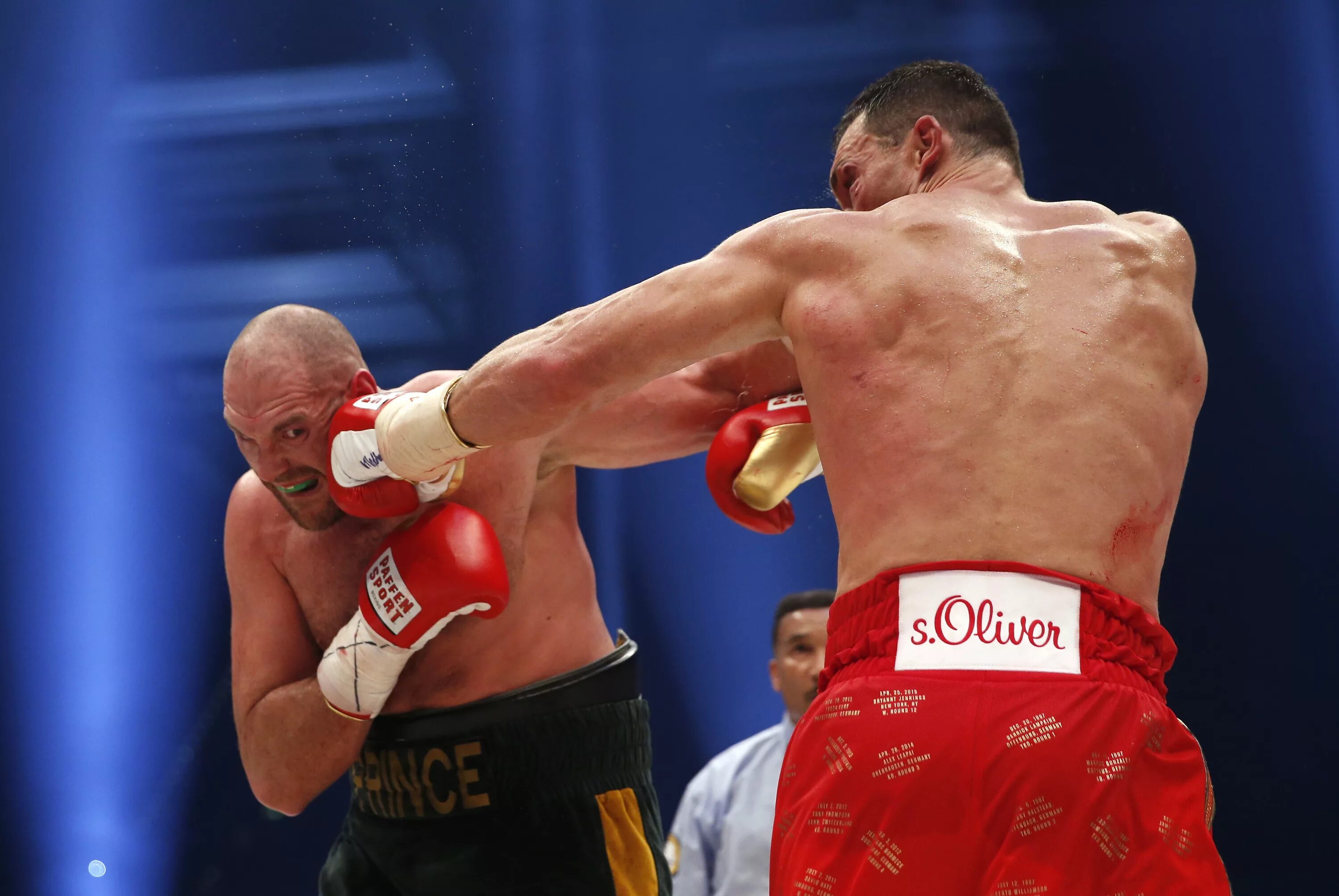 Бой против кличко. Тайсон фьюри кличко. владимир кличко против тайсона фьюри. тайсон фьюри владимир кличко бой. тайсон фьюри кличко бой.