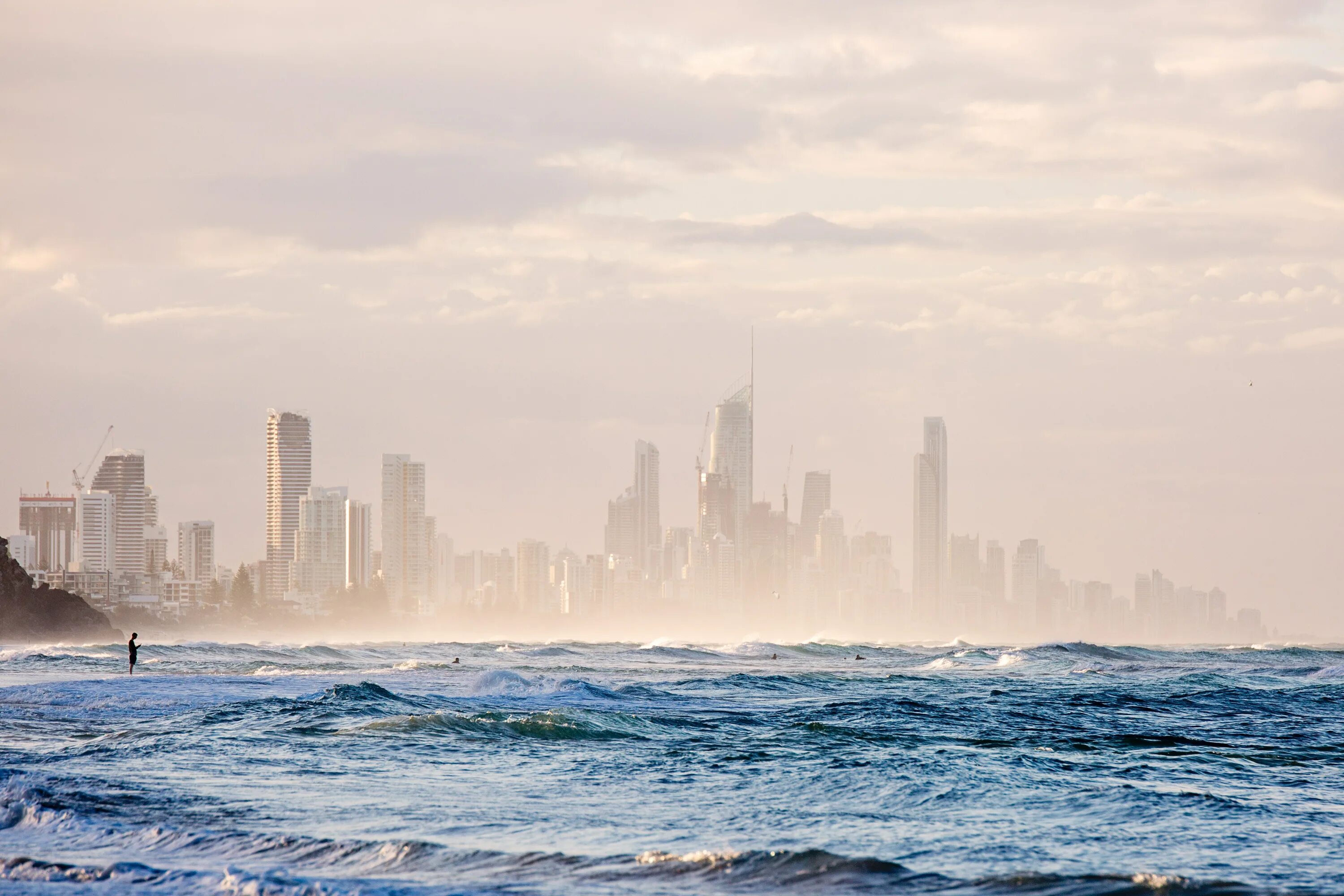 Небоскребы в море. Серферс парадайз австралия. Gold coast australia квинсленд небоскреб. Архитектура нью джерси. Голд-кост квинсленд.