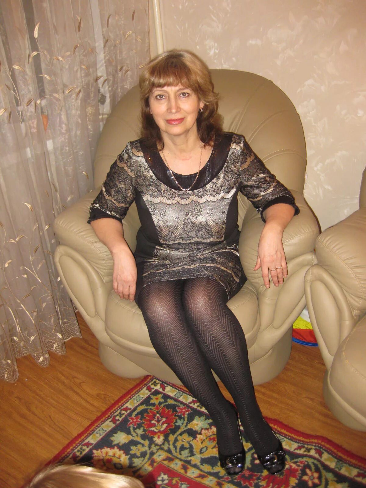 Женатые женщины для встреч. Девушка 32 года. Взрослые женщины ищут молодых парней. Девушки спб для встреч. Женщины 50 55 лет для серьезных отношений.