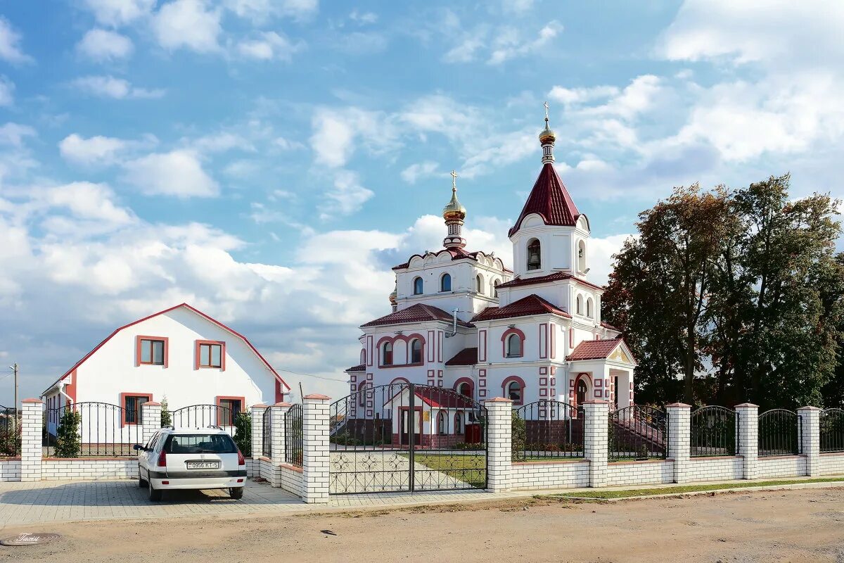 Привольный минский. Церковь Николая Чудотворца поселок Володарского. Храма Святого Николая Чудотворца в поселке Амракиц. Привольное Церковь. Повенец храм святителя Николая Чудотворца.