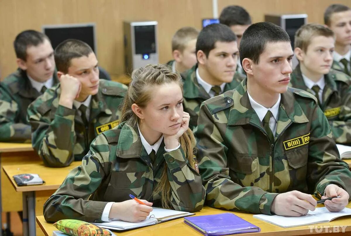 Можно ли после института поступить. Военные вузы. Военные учебные заведения. Военное училище для девочек. Военный колледж.