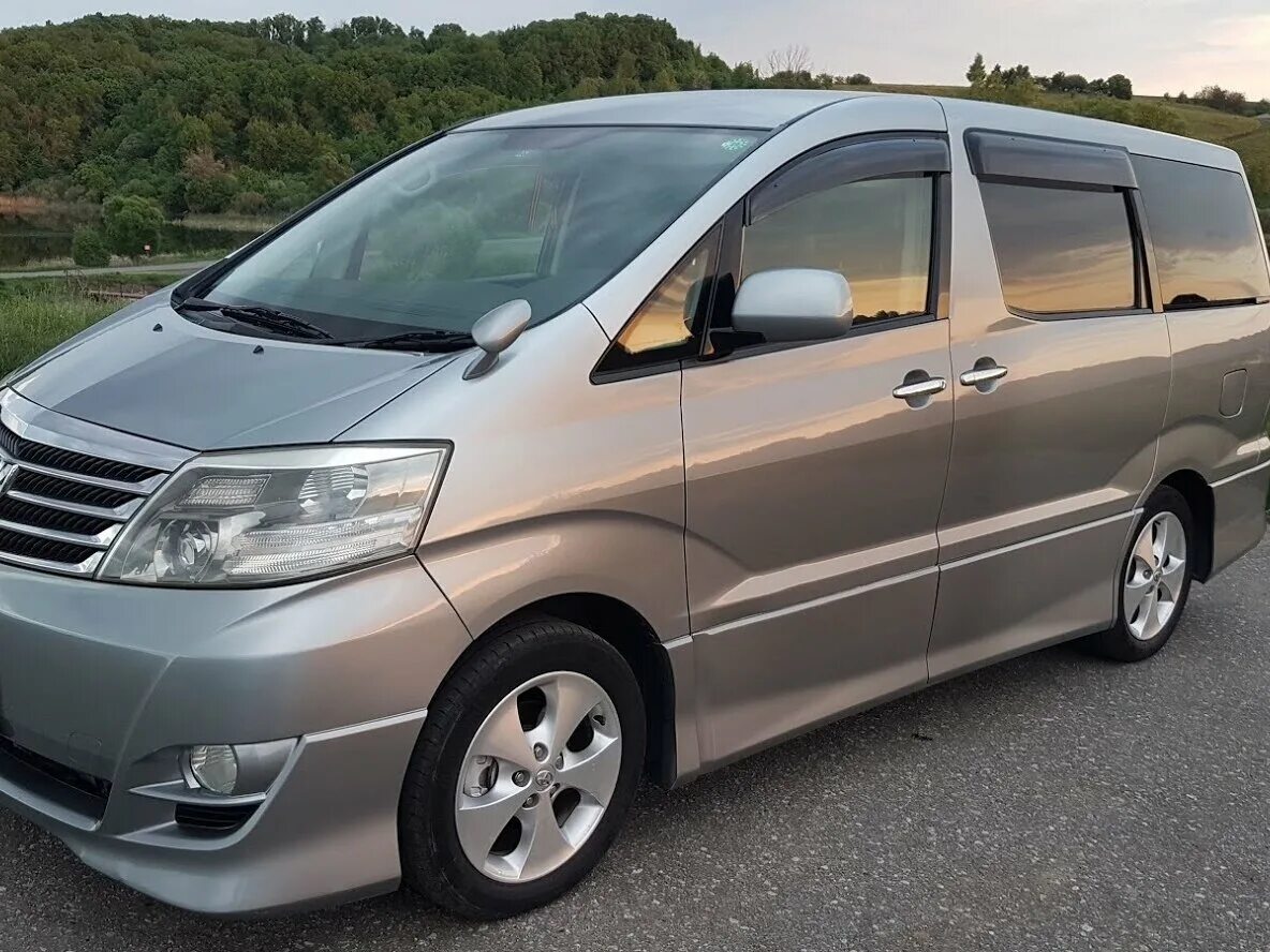 Минивэн машина пробегом. Toyota Alphard 2005. Минивэн Toyota Alphard 2005. Toyota Alphard 8 местный. Тойота минивэн альфард 2005.