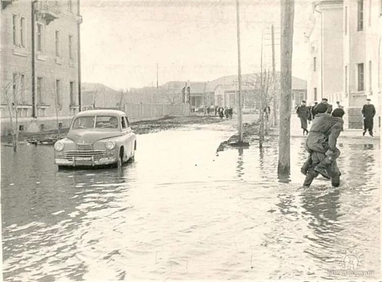 Новотроицк 1957 наводнение. Наводнение в Орске в 1957. Разлив Урала в 1957 году. Потоп в Орске 1957. Новотроицк паводок сегодня