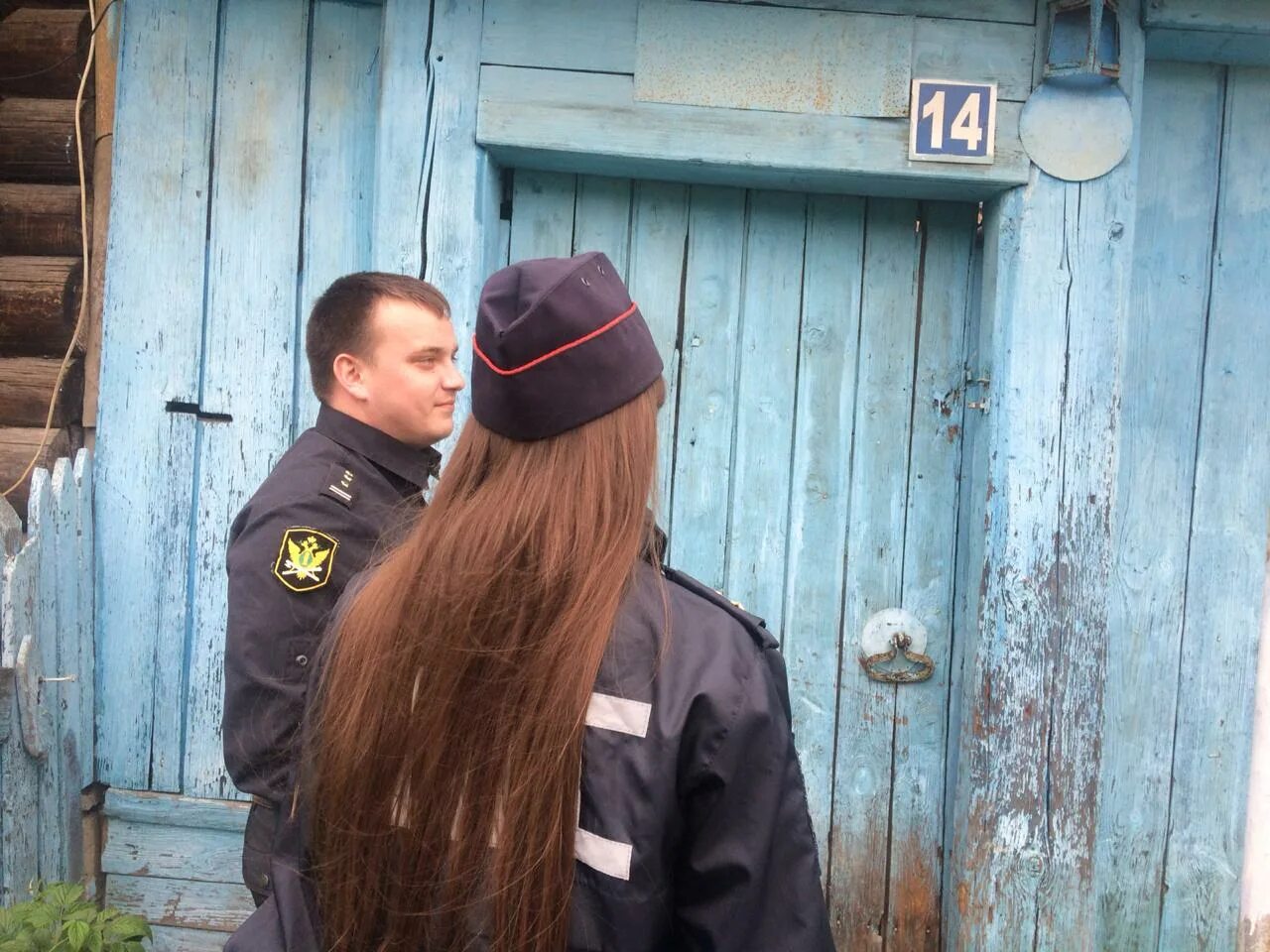 Судебный пристав в Сысерти спас из горящего дома двух бабушек " Вечерние ведомос