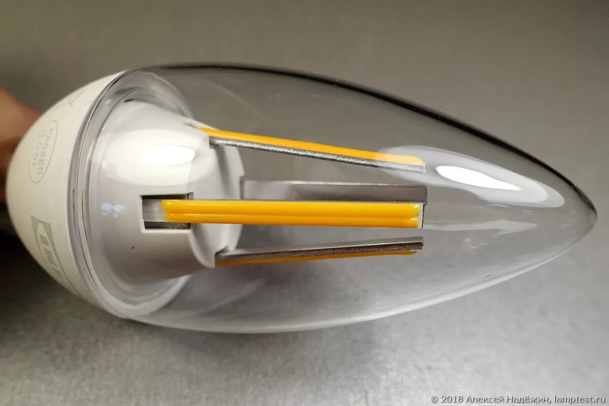 лампочки нового поколения для дома. светодиодная лампа. поколения светодиодных ламп. светодиодная лампа с плавником теплоотвода. лампа светодиодная филамент.