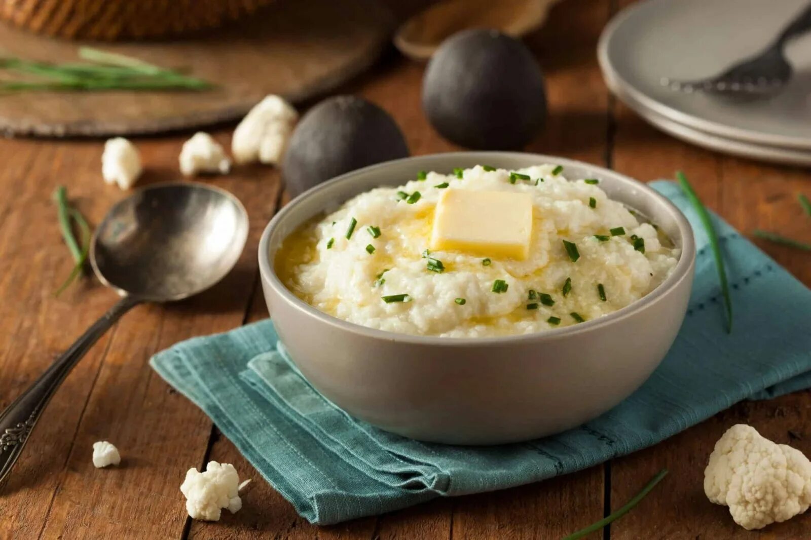 Пюре из картофеля и капусты. Пюре из цветной капусты кето. каша из цветной капусты. картофельное пюре. гарнир к пюре картофельному.