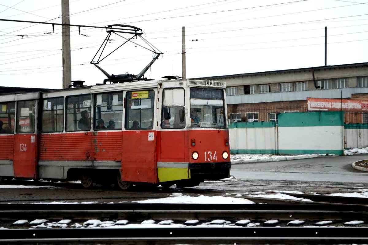 Трамвайный парк екатеринбург. Алатырь трамвай. Трамвай ктм 5. Трамвайный вагон лм 99. Остановка алатырь екатеринбург.