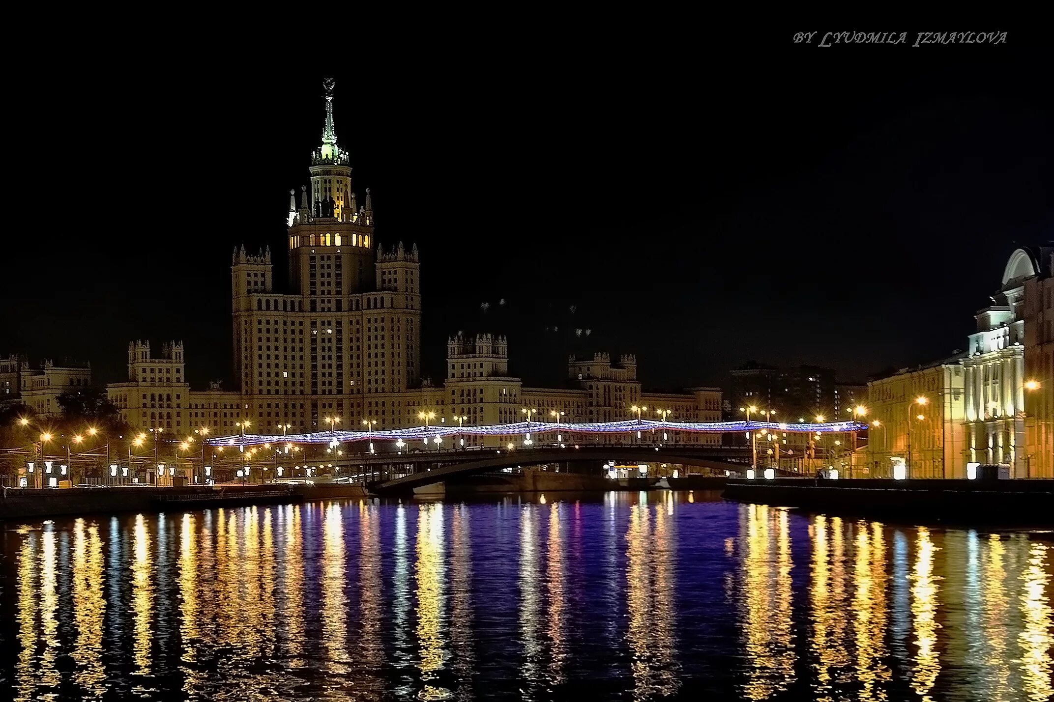 Москва ватер. Moscow night sky. Водоенха в москве. Город москва море. Массовый заплыв на лодках.