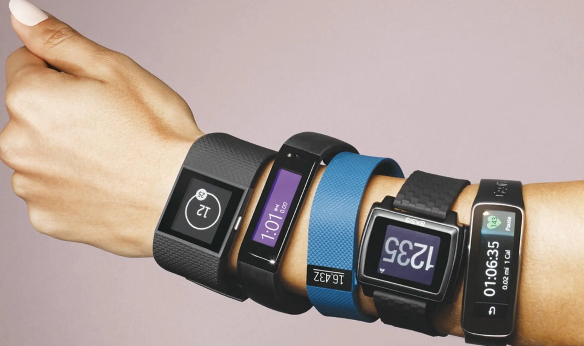 Часы мониторинг здоровья. Smart Wearable device часы. Браслет для спортсменов. Фитнес трекер. Спортивные гаджеты.