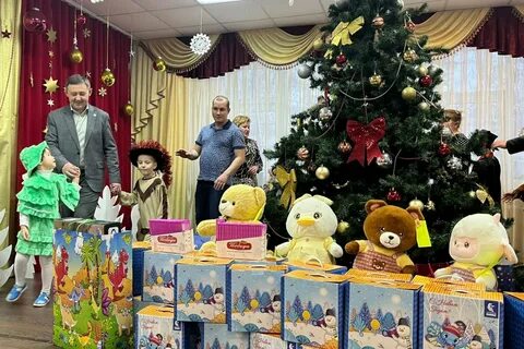 Детям вручены новогодние подарки