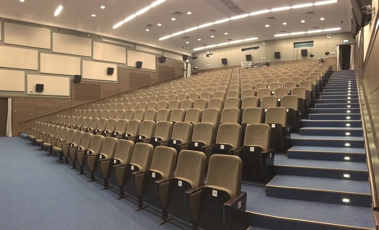 дагомыс концертный зал. дагомыс концертный зал. дагомыс комплекс сочи концертный зал. сочи дагомыс сцена. зал дагомыс.