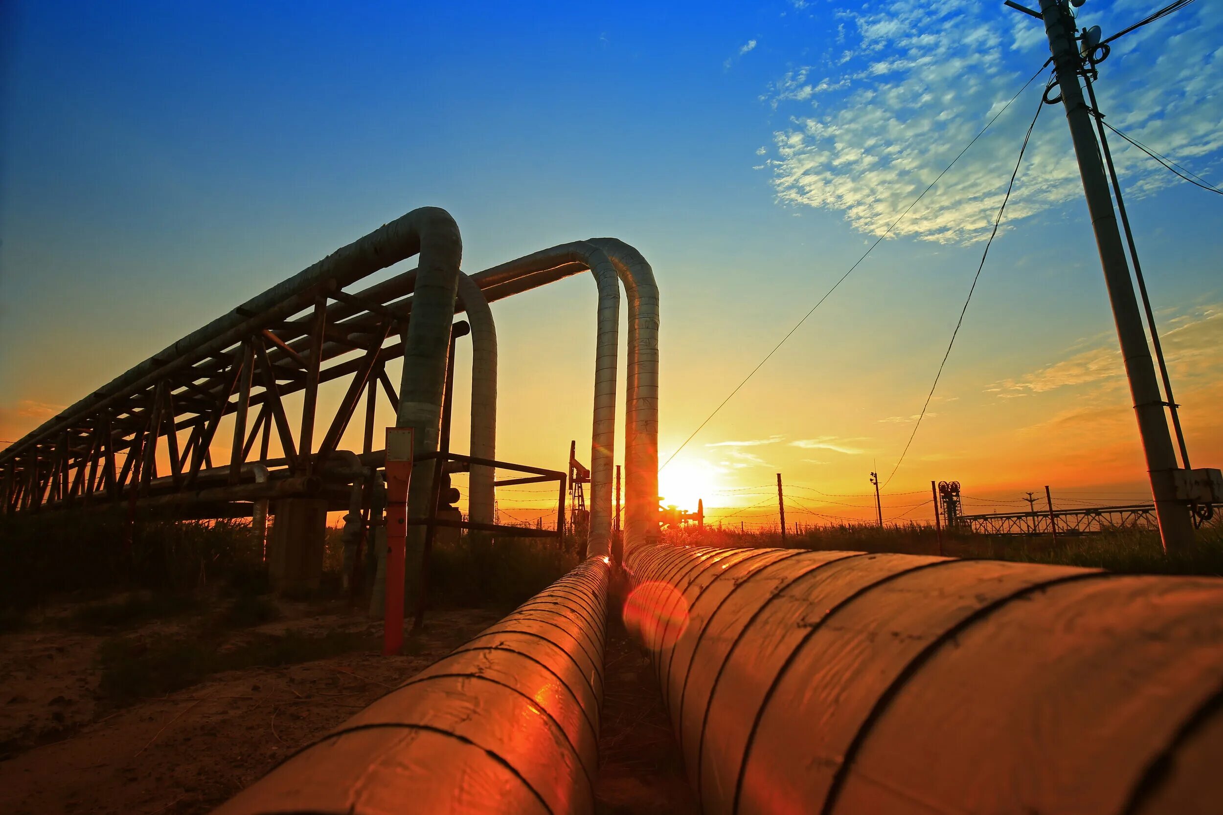 Трубопроводный транспорт магистрали. Трубопроводный гидротранспорт. нефтяные трубы. трубы нефть. трубопроводный транспорт нефти.