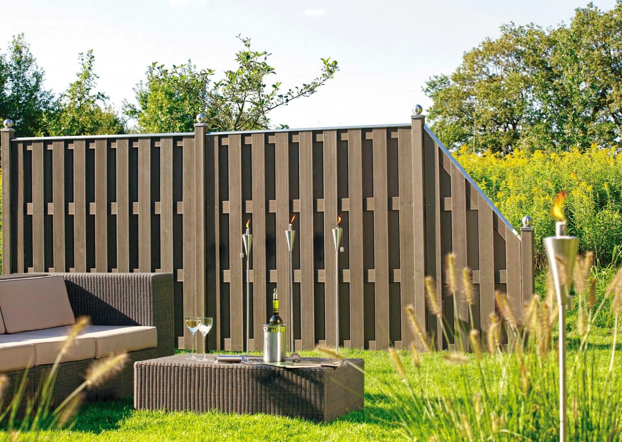 Горизонтальный забор. Красивый современный забор. Необычный деревянный забор. Оригинальный деревянный забор. Красивый забор.